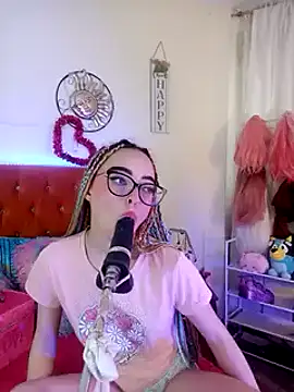Snapshot of Yennastone chatting on 01.01.25 Yennastone online show from 01.01.25