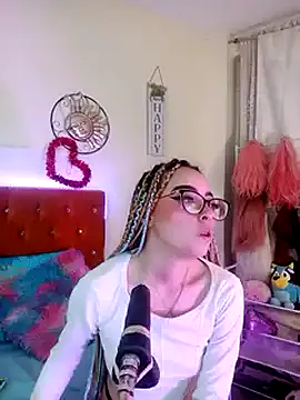 Snapshot of Yennastone chatting on 01.05.25 Yennastone online show from 01.05.25