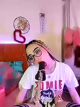 Snapshot of Yennastone chatting on 01.10.25 Yennastone online show from 01.10.25