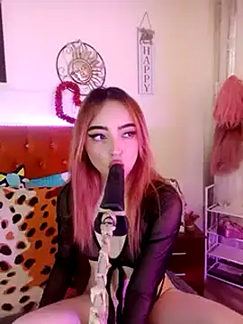 Snapshot of Yennastone chatting on 01.14.25 Yennastone online show from 01.14.25