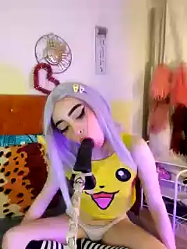 Snapshot of Yennastone chatting on 01.18.25 Yennastone online show from 01.18.25