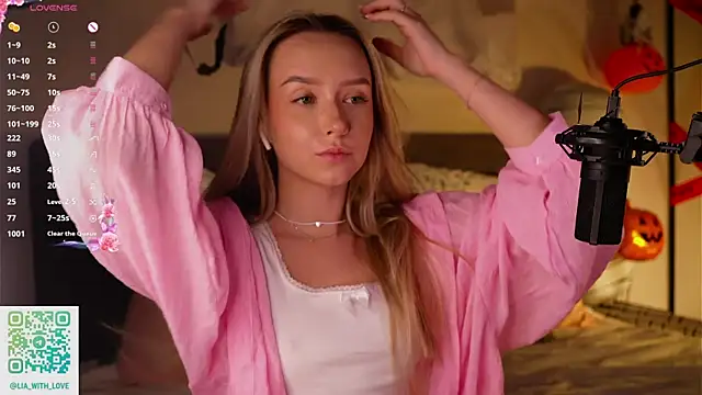 HollisBeckett online show from 10.29.25