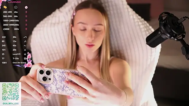 HollisBeckett online show from 02.04.26