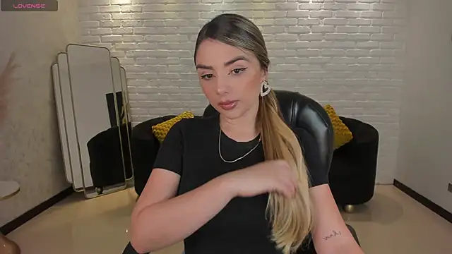 Snapshot of ChloePreston_ chatting on 01.06.25 ChloePreston  online show from 01.06.25