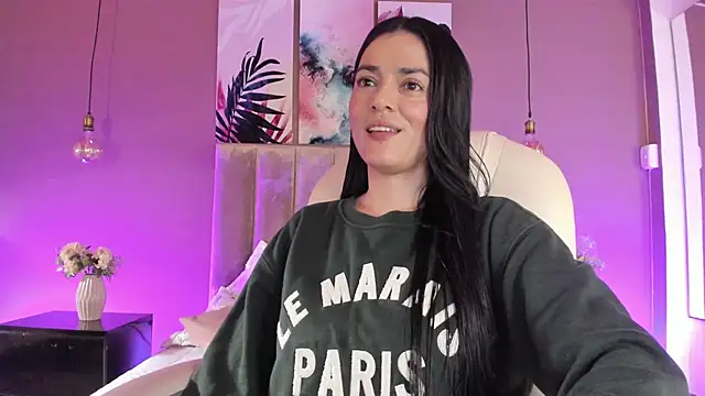 BellaClaiir online show from 11.04.25