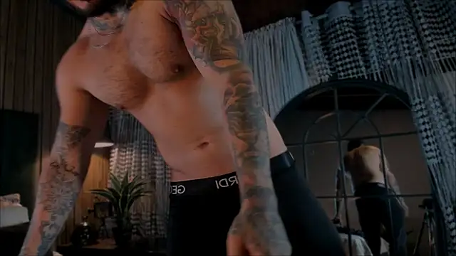 Snapshot of LeoSalvatore_ chatting on 01.21.25 LeoSalvatore online show from 01.21.25