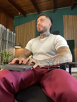 Snapshot of LeoSalvatore_ chatting on 01.25.25 LeoSalvatore online show from 01.25.25