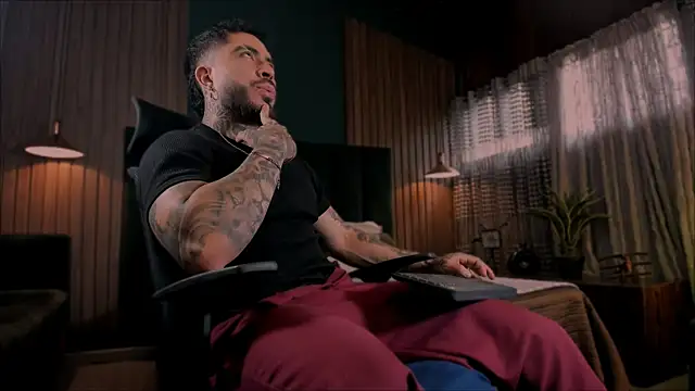 Snapshot of LeoSalvatore_ chatting on 01.27.25 LeoSalvatore online show from 01.27.25