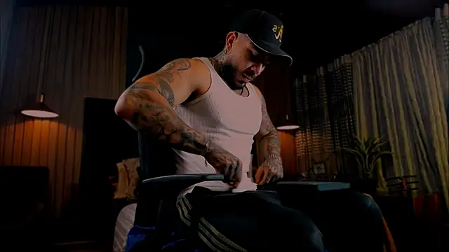 Snapshot of LeoSalvatore_ chatting on 01.29.25 LeoSalvatore online show from 01.29.25