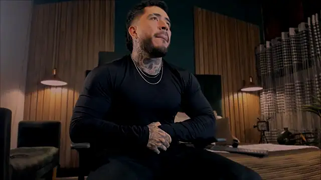 Snapshot of LeoSalvatore_ chatting on 02.07.25 LeoSalvatore online show from 02.07.25