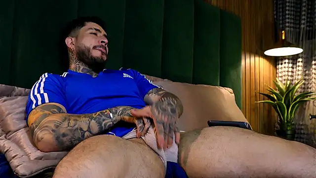 Snapshot of LeoSalvatore_ chatting on 03.12.25 LeoSalvatore online show from 03.12.25