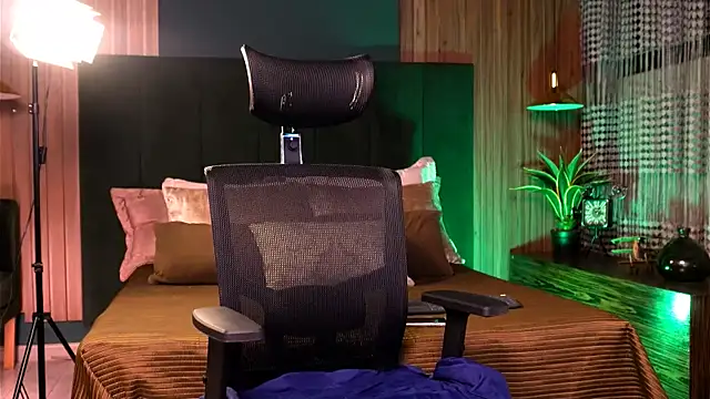 Snapshot of LeoSalvatore_ chatting on 03.14.25 LeoSalvatore online show from 03.14.25