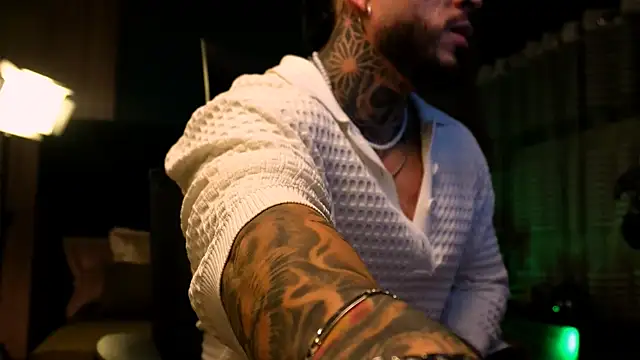 Snapshot of LeoSalvatore_ chatting on 03.14.25 LeoSalvatore online show from 03.14.25