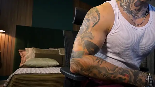 Snapshot of LeoSalvatore_ chatting on 03.23.25 LeoSalvatore online show from 03.23.25