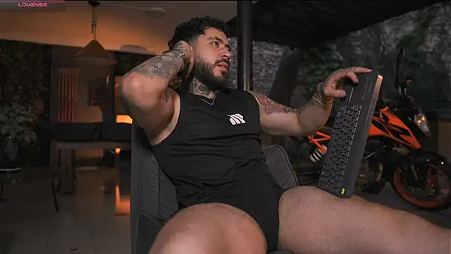 Snapshot of LeoSalvatore_ chatting on 11.09.25 LeoSalvatore online show from 11.09.25