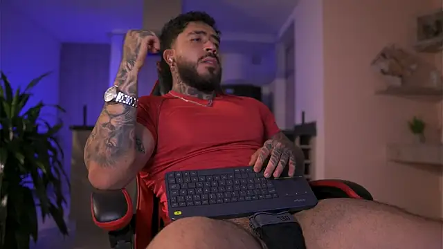 Snapshot of LeoSalvatore_ chatting on 11.11.25 LeoSalvatore online show from 11.11.25