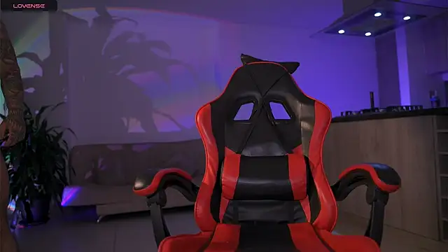 Snapshot of LeoSalvatore_ chatting on 12.05.25 LeoSalvatore online show from 12.05.25