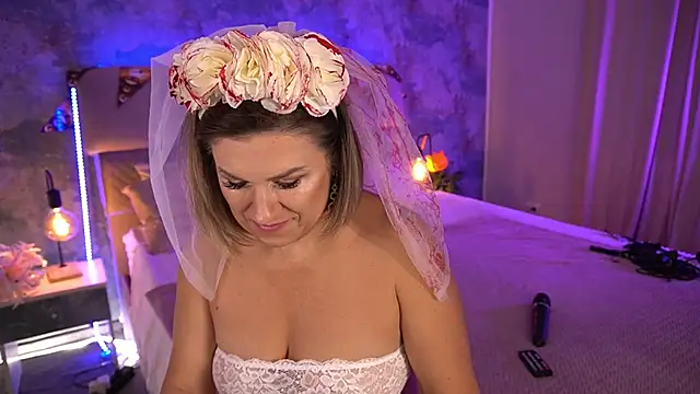 KiraRoxx online show from 10.30.25