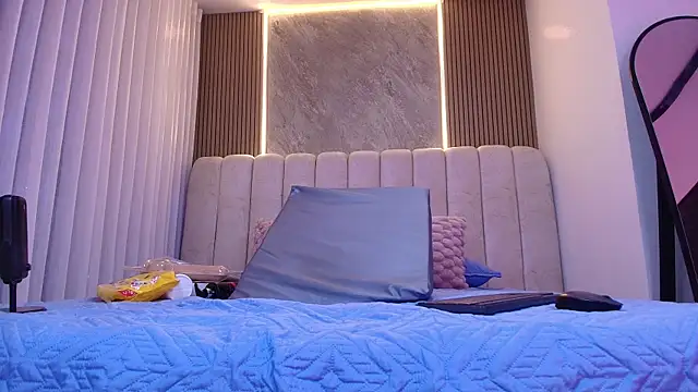 kata hazel online show from 11.18.25