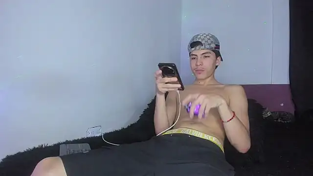 Snapshot of HeellBoy_ chatting on 06.12.26 HeellBoy online show from 06.12.26