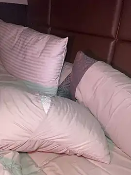 CrownedNyaries online show from 12.28.24