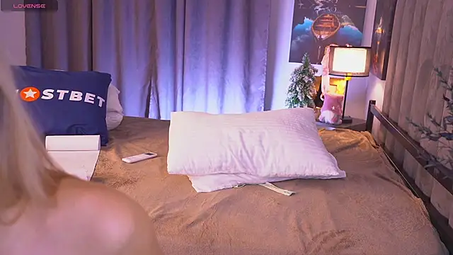 Snapshot of Tella_dream chatting on 12.18.24 Tella dream online show from 12.18.24