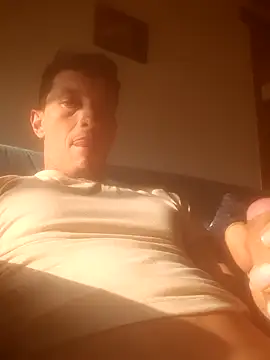 Snapshot of gigolopez1 chatting on 01.21.25 gigolopez1 online show from 01.21.25