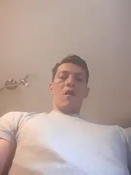 Snapshot of gigolopez1 chatting on 02.01.25 gigolopez1 online show from 02.01.25