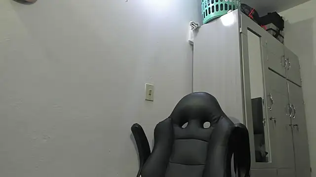 Snapshot of Lyon_vach chatting on 12.30.24 Lyon vach online show from 12.30.24