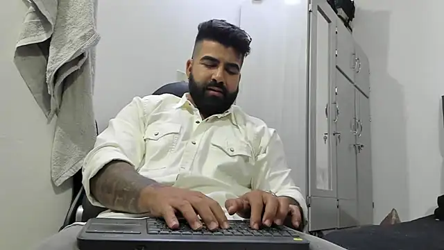 Snapshot of Lyon_vach chatting on 01.01.25 Lyon vach online show from 01.01.25