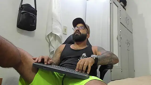 Snapshot of Lyon_vach chatting on 01.12.25 Lyon vach online show from 01.12.25