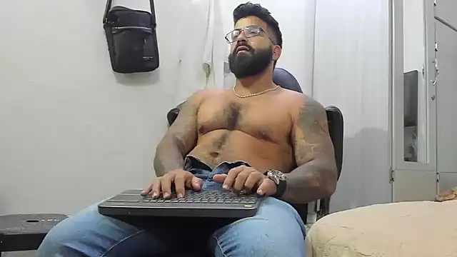 Snapshot of Lyon_vach chatting on 01.13.25 Lyon vach online show from 01.13.25