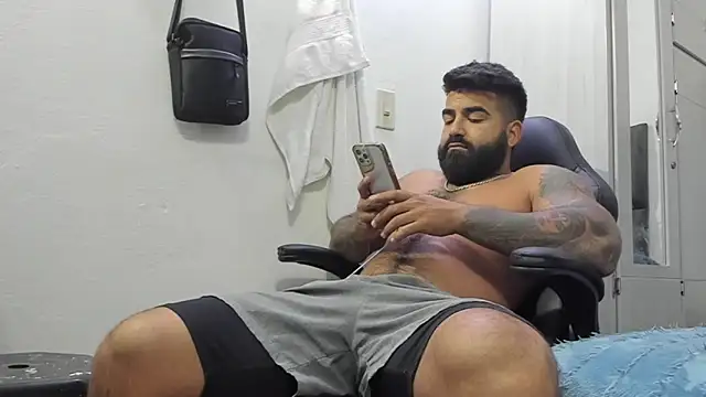 Snapshot of Lyon_vach chatting on 01.14.25 Lyon vach online show from 01.14.25