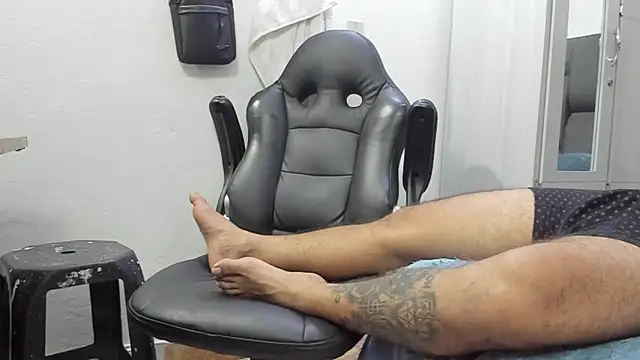 Snapshot of Lyon_vach chatting on 01.14.25 Lyon vach online show from 01.14.25