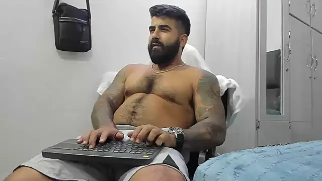 Snapshot of Lyon_vach chatting on 01.15.25 Lyon vach online show from 01.15.25