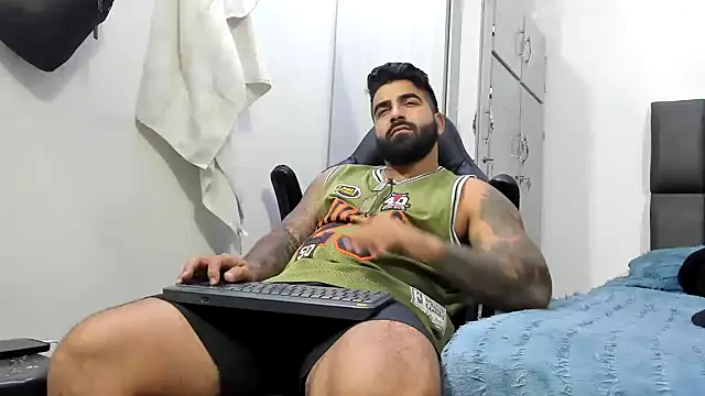 Snapshot of Lyon_vach chatting on 01.22.25 Lyon vach online show from 01.22.25