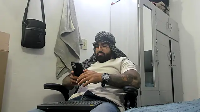 Snapshot of Lyon_vach chatting on 01.23.25 Lyon vach online show from 01.23.25