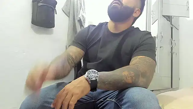 Snapshot of Lyon_vach chatting on 01.26.25 Lyon vach online show from 01.26.25