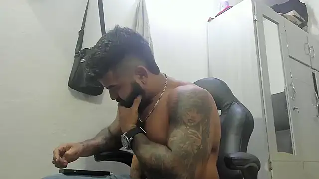 Snapshot of Lyon_vach chatting on 01.26.25 Lyon vach online show from 01.26.25