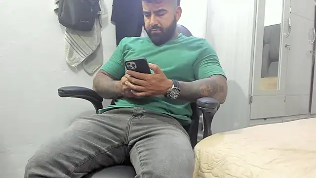 Snapshot of Lyon_vach chatting on 01.27.25 Lyon vach online show from 01.27.25