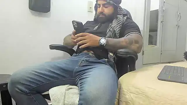 Snapshot of Lyon_vach chatting on 01.29.25 Lyon vach online show from 01.29.25