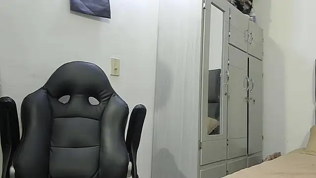 Snapshot of Lyon_vach chatting on 02.07.25 Lyon vach online show from 02.07.25