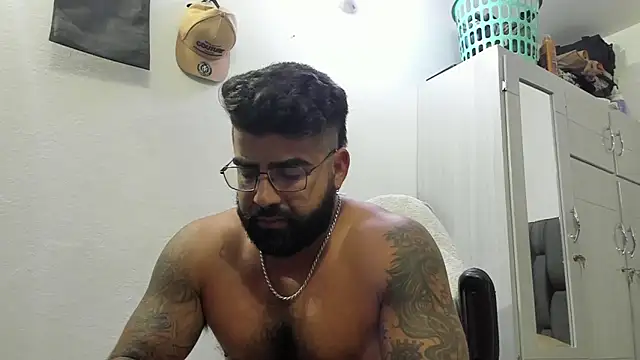 Snapshot of Lyon_vach chatting on 02.10.25 Lyon vach online show from 02.10.25