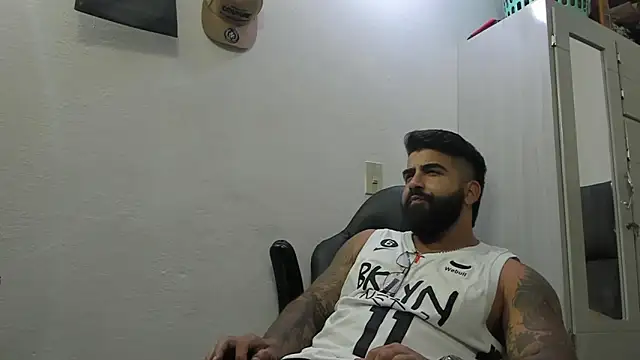 Snapshot of Lyon_vach chatting on 02.11.25 Lyon vach online show from 02.11.25