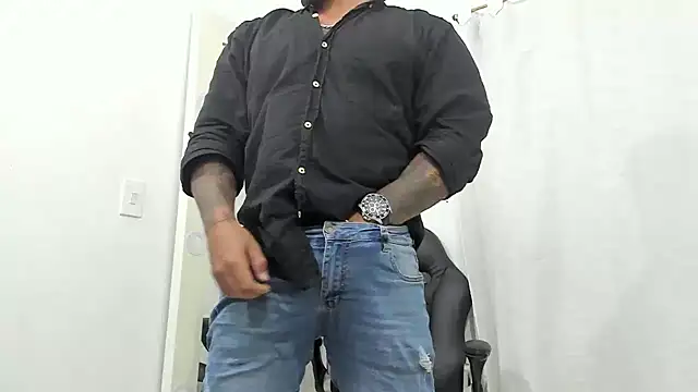 Snapshot of Lyon_vach chatting on 03.08.25 Lyon vach online show from 03.08.25