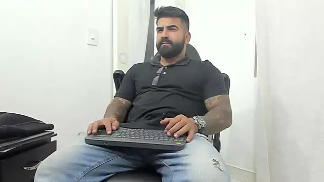 Snapshot of Lyon_vach chatting on 03.16.25 Lyon vach online show from 03.16.25