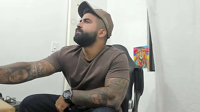 Snapshot of Lyon_vach chatting on 03.17.25 Lyon vach online show from 03.17.25