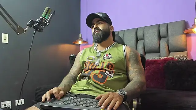 Snapshot of Lyon_vach chatting on 09.23.25 Lyon vach online show from 09.23.25