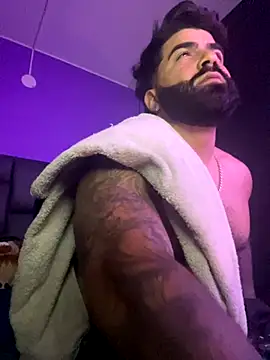 Snapshot of Lyon_vach chatting on 10.04.25 Lyon vach online show from 10.04.25