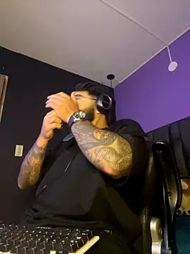 Snapshot of Lyon_vach chatting on 10.08.25 Lyon vach online show from 10.08.25